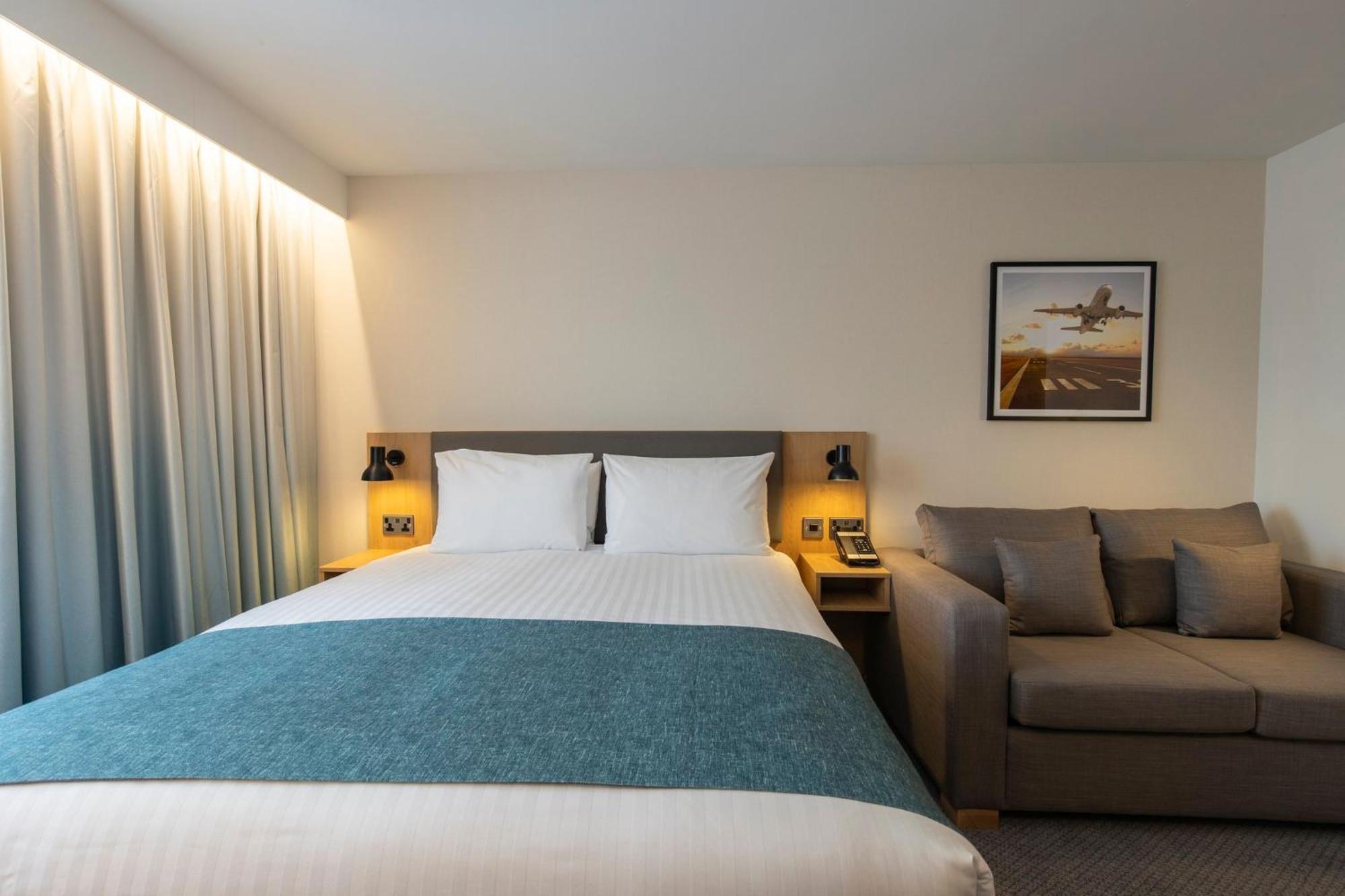 Holiday Inn Bristol Airport By Ihg Redhill  Экстерьер фото
