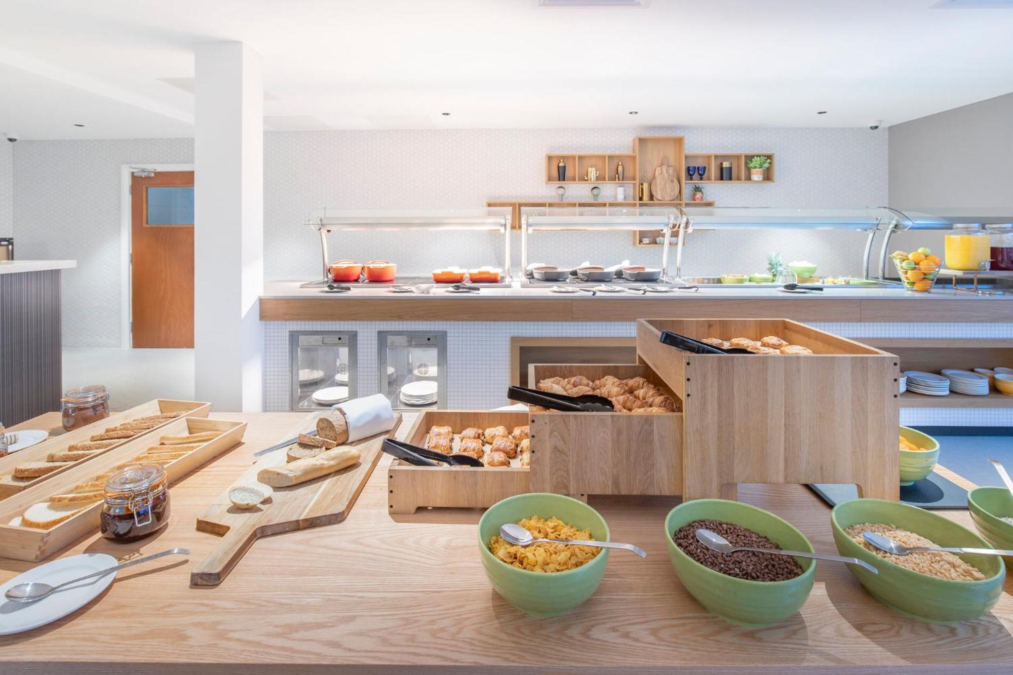 Holiday Inn Bristol Airport By Ihg Redhill  Экстерьер фото