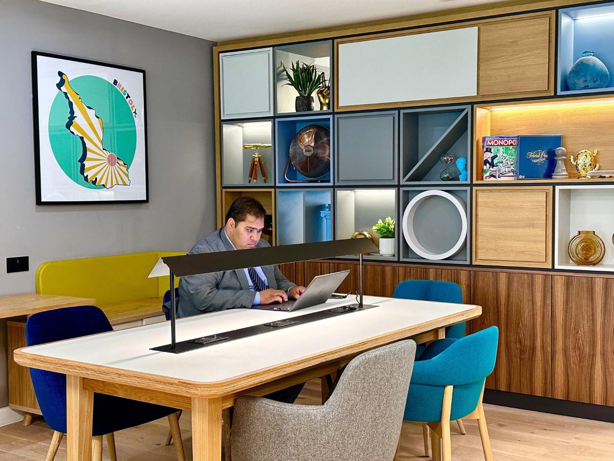 Holiday Inn Bristol Airport By Ihg Redhill  Экстерьер фото