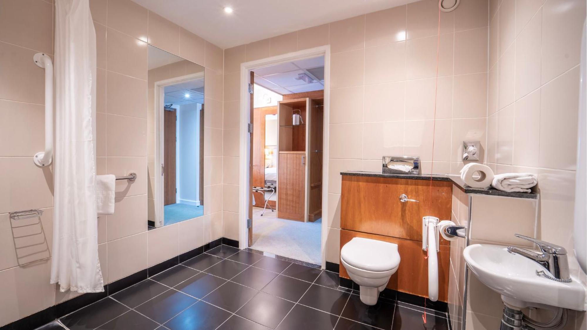 Holiday Inn Bristol Airport By Ihg Redhill  Экстерьер фото