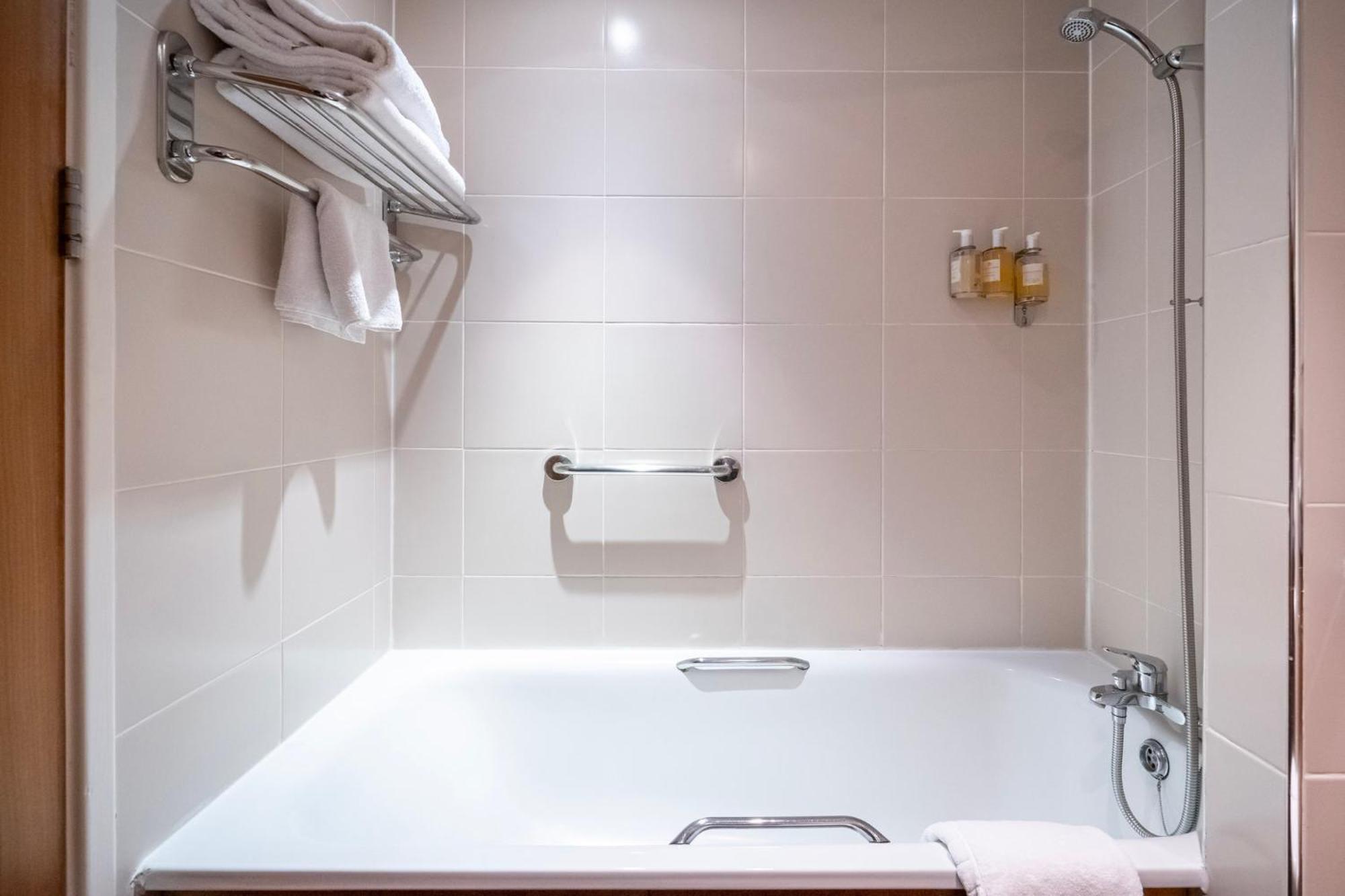 Holiday Inn Bristol Airport By Ihg Redhill  Экстерьер фото