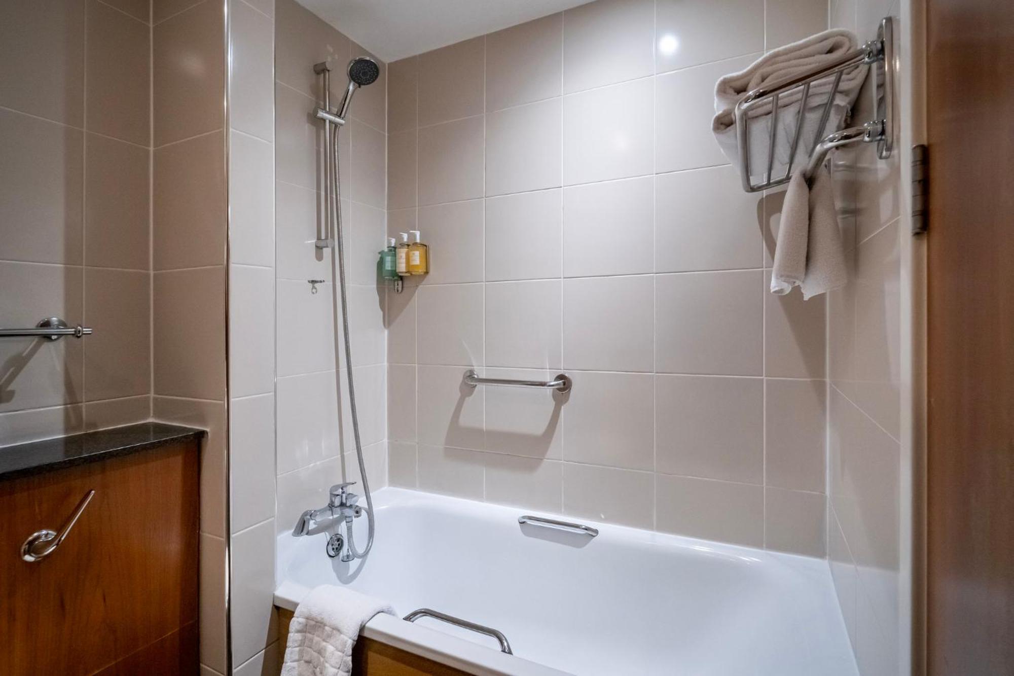Holiday Inn Bristol Airport By Ihg Redhill  Экстерьер фото